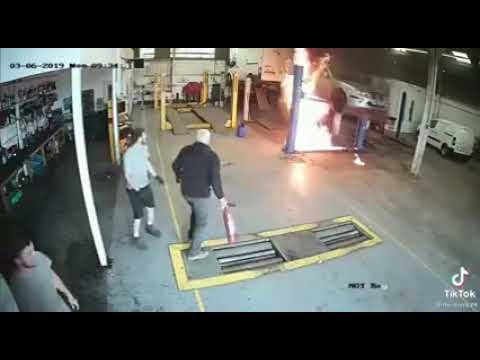 Feuer in einer Autowerkstatt
